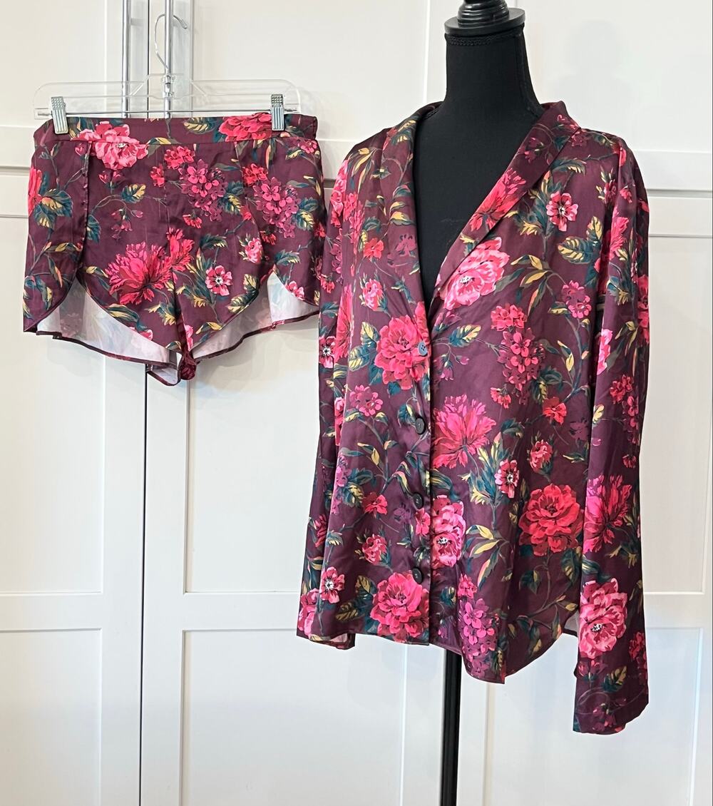 Victoria’s Secret Pajama Set Sz L/XL Slit Shorts Long Sleeve Top Burgundy Floral